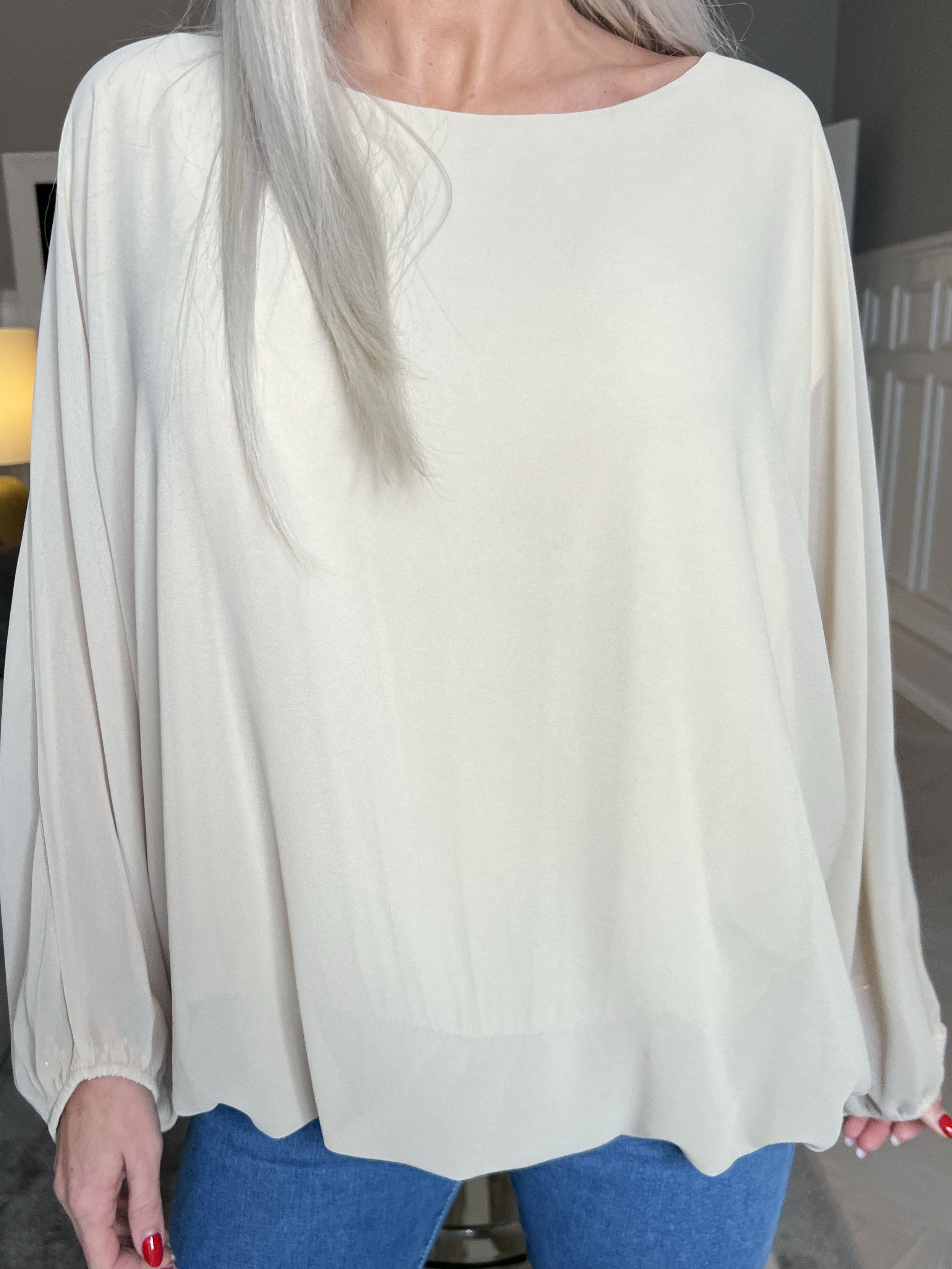 Destiny Plain - Bluse i chiffon med flagermusærmer